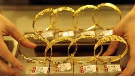 二手卡地亚戒指回收多少钱一克,卡地亚金戒指回收价格表