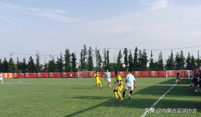 内蒙古足球协会副主席吴刚慰问呼和浩特足球队