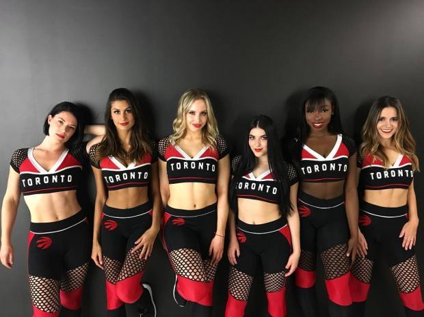 nba拉拉队精彩表现,nba拉拉队vs足球宝贝