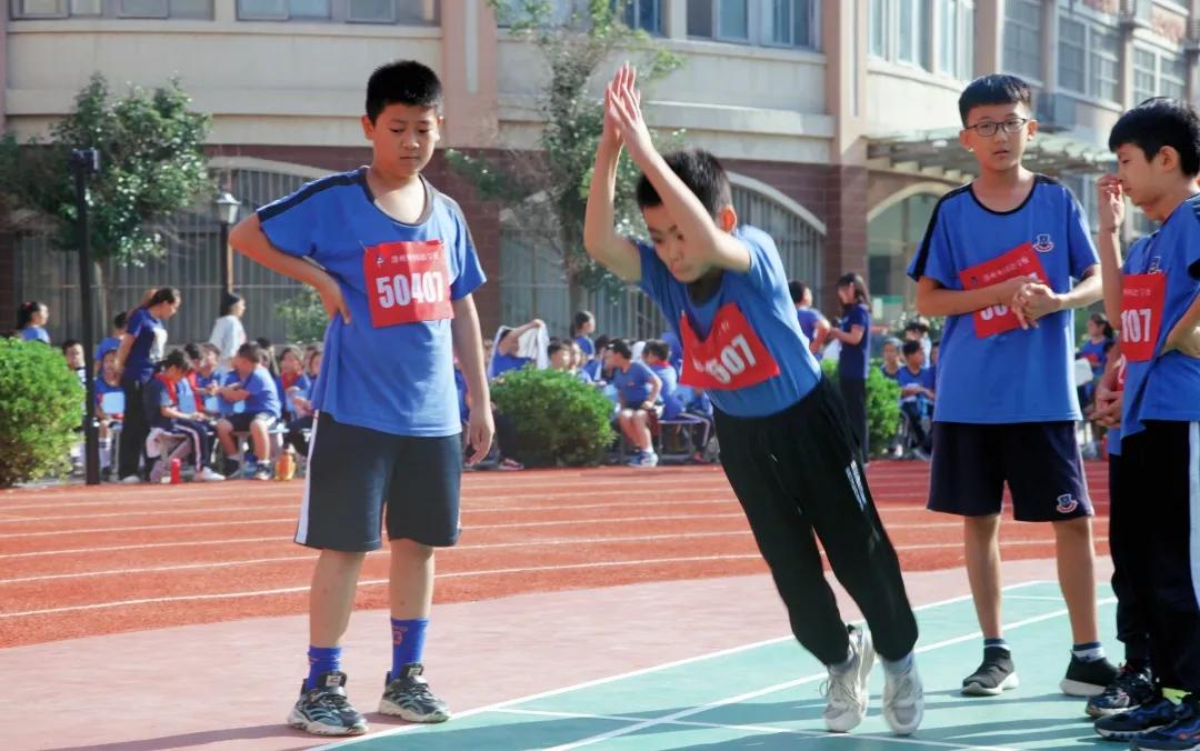 潍坊光正·潍州外国语学校童心向*党**，超越梦想。2021年秋季运动会掠影