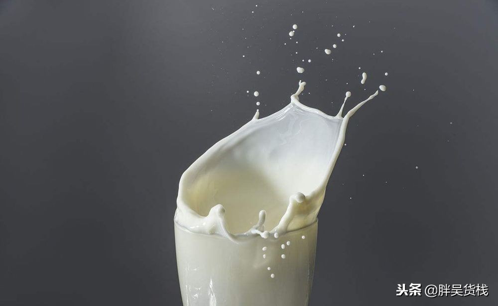 营养成分比较高的牛奶,比较接近母乳的牛奶