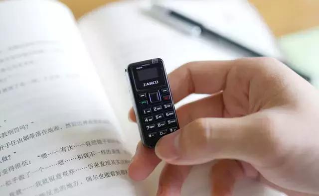 带有通话变声功能的手机,最小最薄的手机只能打电话
