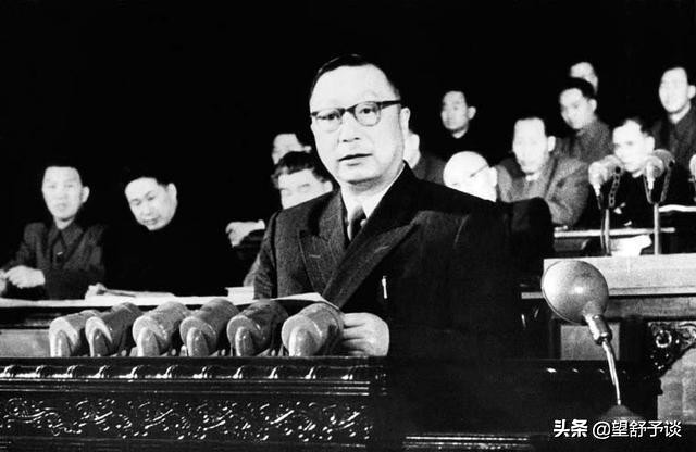 美方跨过了三八线，要不要援朝？总理下令：“立刻把彭老总接来”