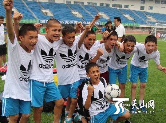 乌鲁木齐天山区少年足球培训班,乌鲁木齐第五小学足球世界冠军