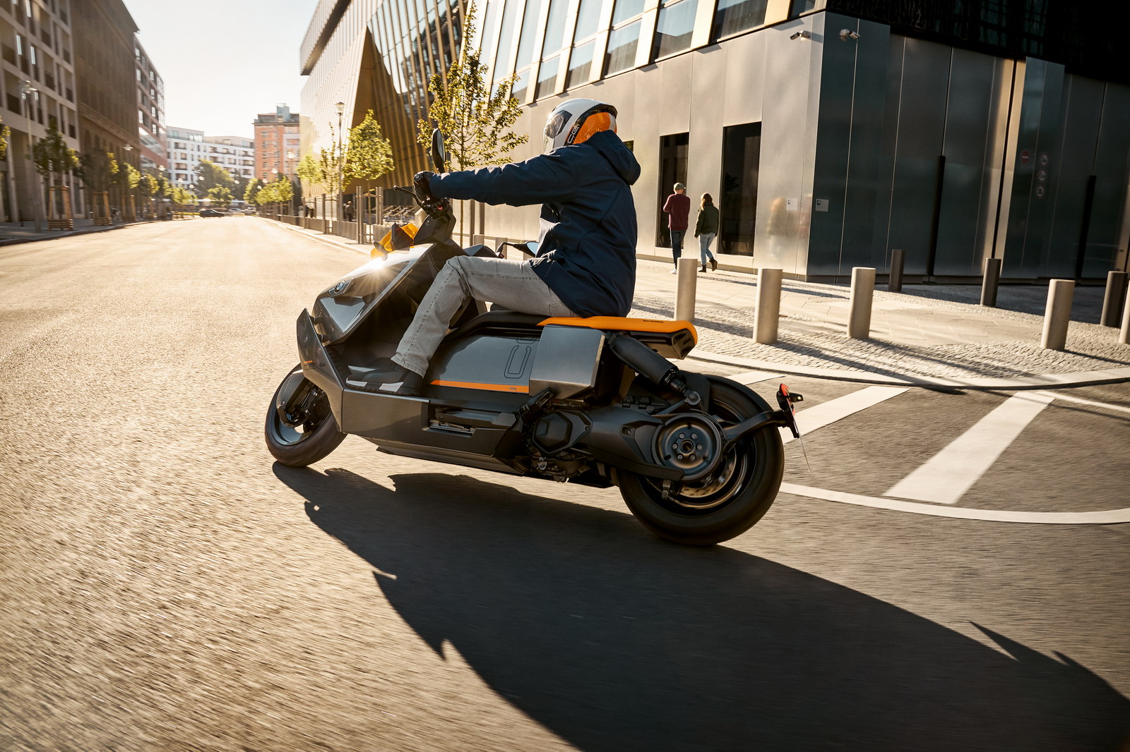 全新BMWCE04摩托车全球首发开启都市两轮出行新篇章