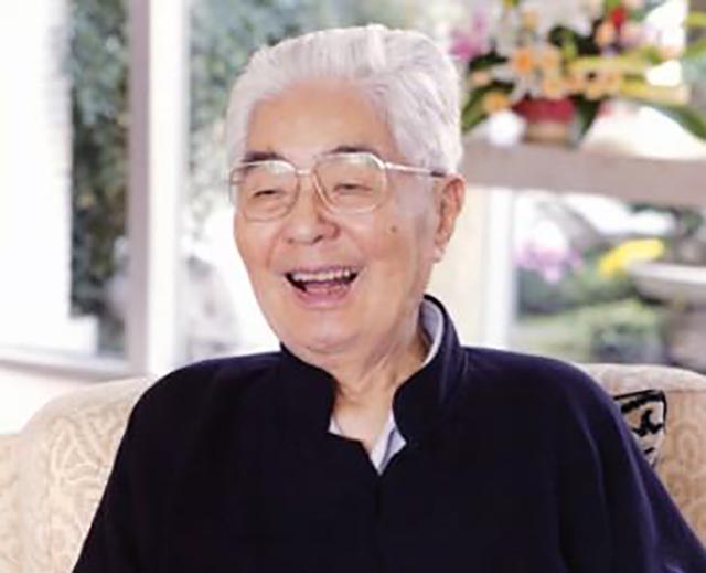 1986年，*小平邓**在京会见荣氏家族：你们就像杨家将，是有功的