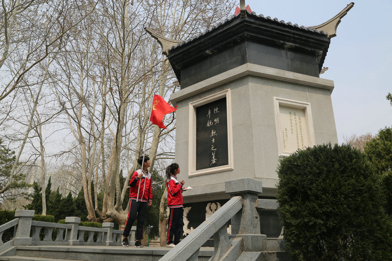 祭奠缅怀英烈，传承红色基因——益民中学组织学生到华东革命烈士陵园进行祭奠扫墓活动