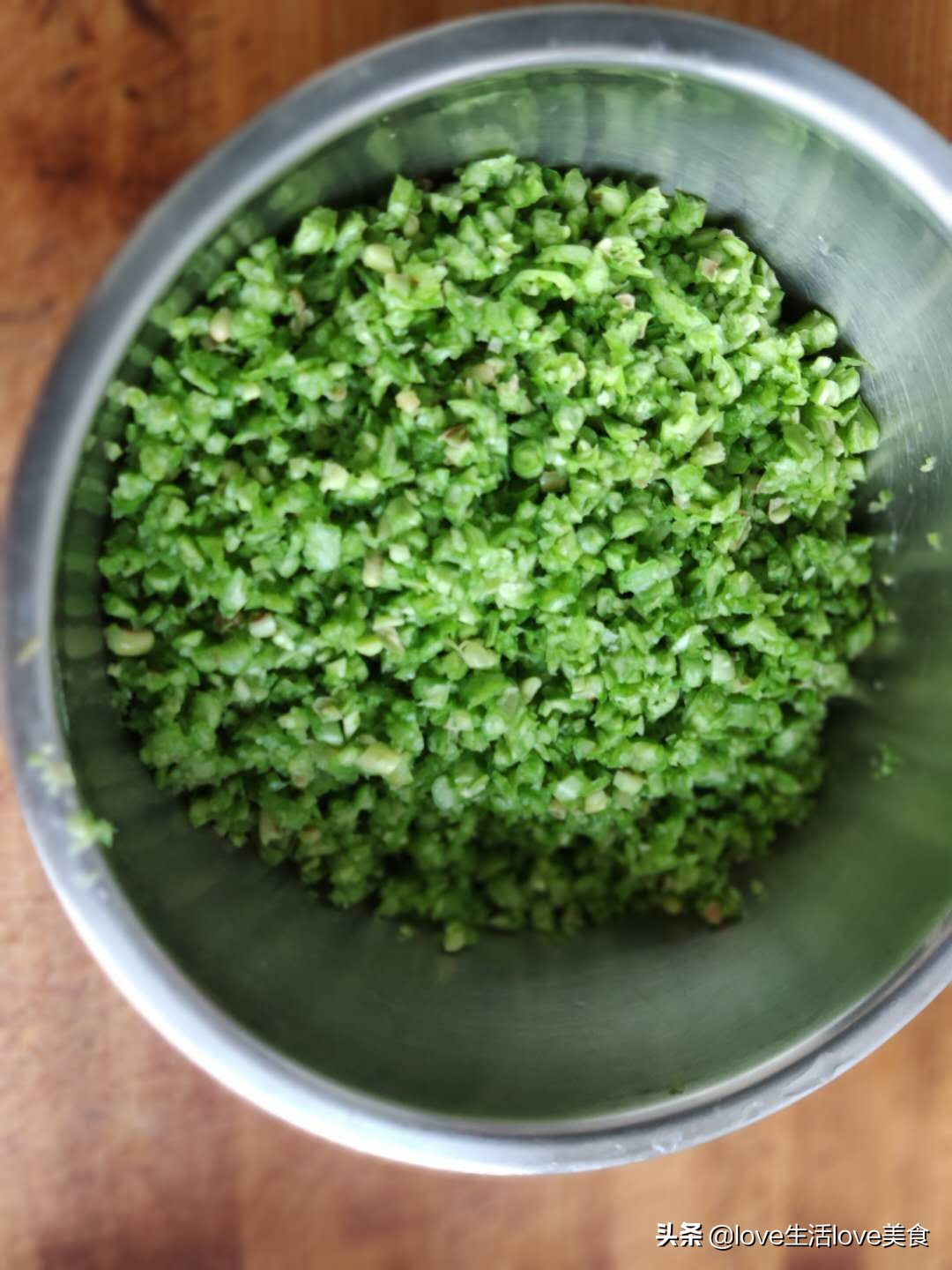 豆角包饺子需要焯水嘛,豆角包饺子要不要焯水