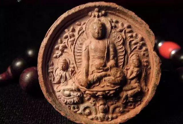 8个字概括一个人的特点,藏饰特点