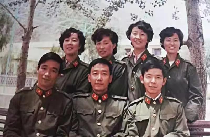在*藏西**，我们的第三*战野**医院，我们的芳华……