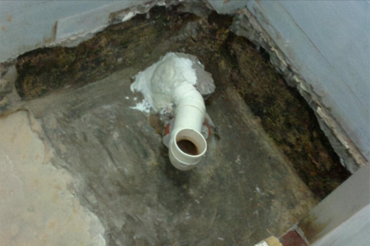 卫生间漏水不想砸地面地漏,卫生间漏水不想砸地砖怎样补救