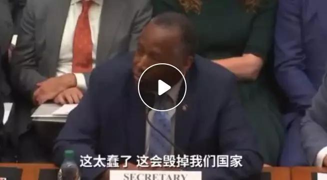 西方政治正确大逃杀：女权、LGBT、黑人谁能吃鸡？