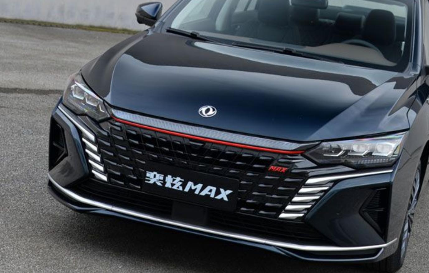一听“赛道”两字，年轻人精神为之一振，买到了心仪的家庭轿车