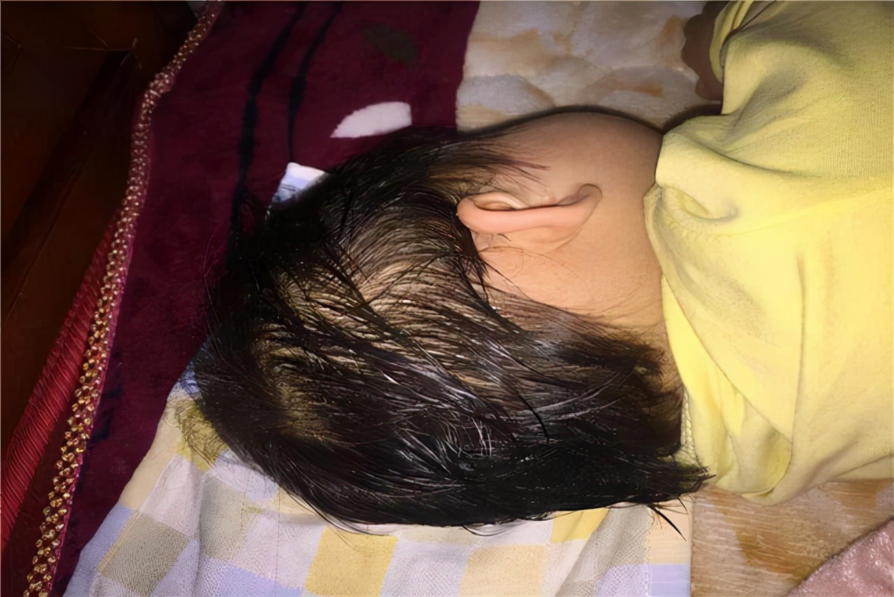 为什么小孩晚上不盖被子不觉得冷,为什么晚上小孩不盖被子都不感冒