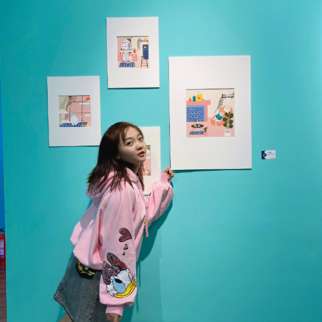 林妙可和外国人合影,林妙可游泳圈