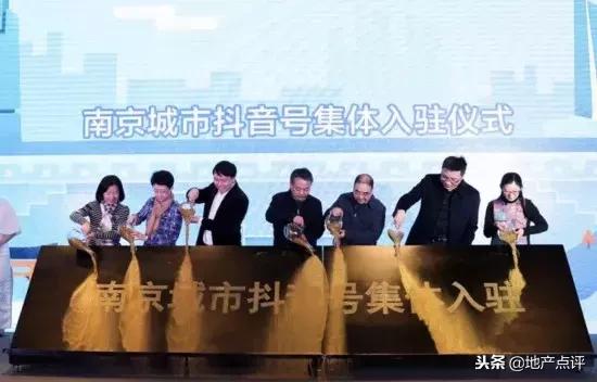 中签率0.5%，亚泰山语湖至少12727人抢64套房！江宁3盘领销许