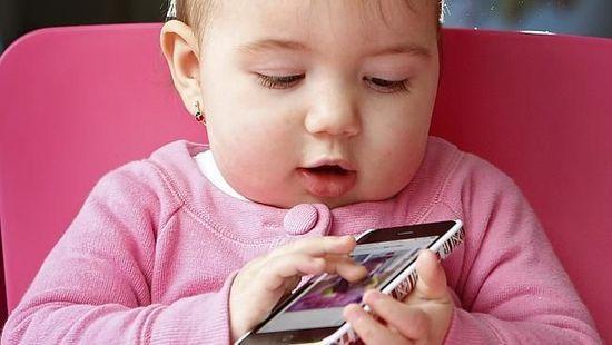 孩子玩手机上瘾父母怎么做,10岁孩子玩手机上瘾家长要怎么做