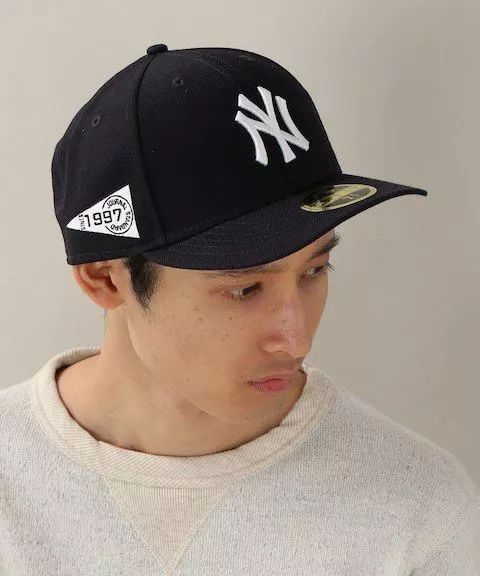 为什么ny帽子那么贵,为什么ny的logo是横着的