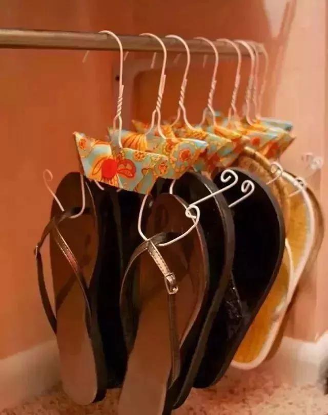 房间太小没衣柜衣服怎么办,出租房衣柜太小怎么整理衣服