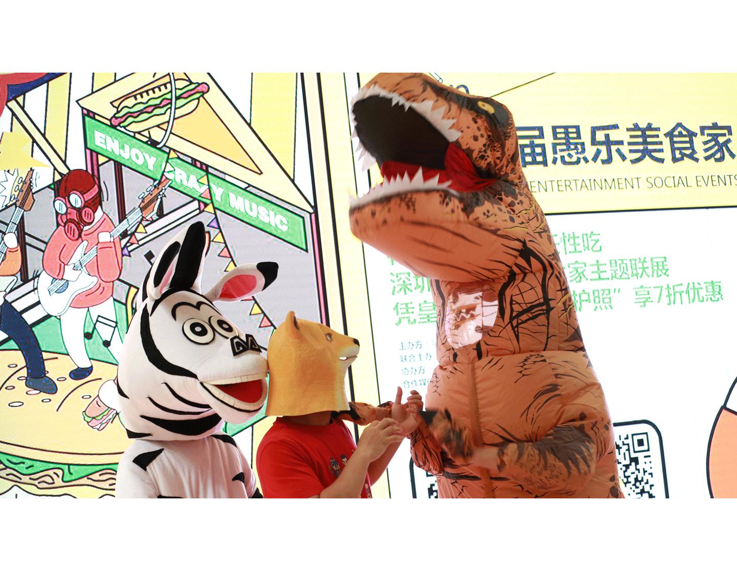 任吃全场百款菜品,任吃任饮免费自助餐