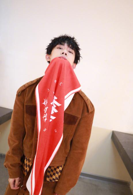 易烊千玺：路人缘好的艺人往往业务能力强，低调不作妖，脾气善良