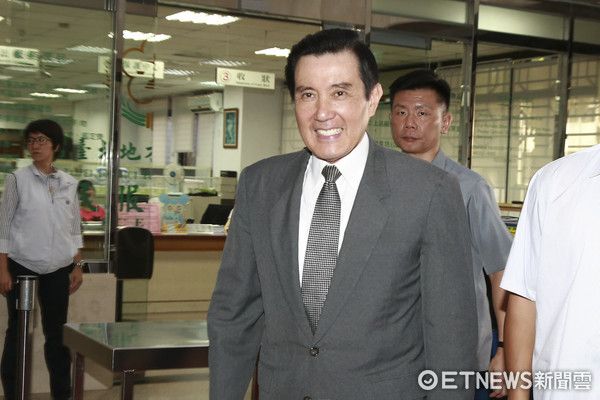 马英九被绿营一路追杀人气却蹿红台网友纷纷为其平反：路遥知马力