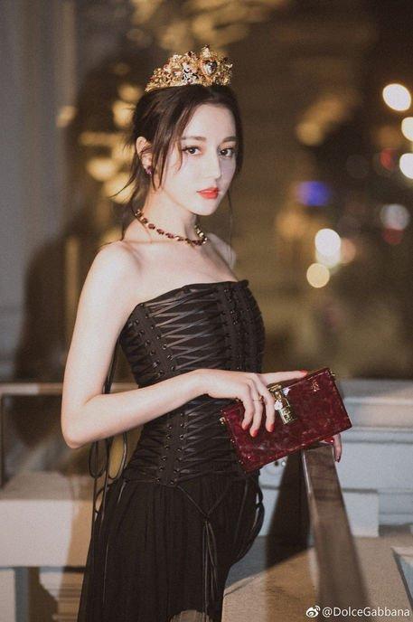 迪丽热巴烈火如歌时期,迪丽热巴白衣撑伞烈火如歌