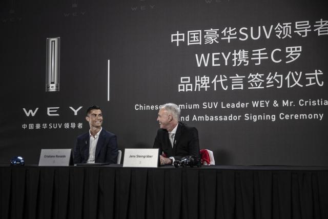 c罗签约利雅得一亿签字费,c罗签约wey能挣多少钱