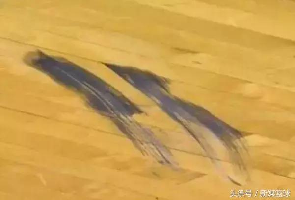 马努尼克杨球鞋,nba名场面尼克杨变向晃飞詹姆斯