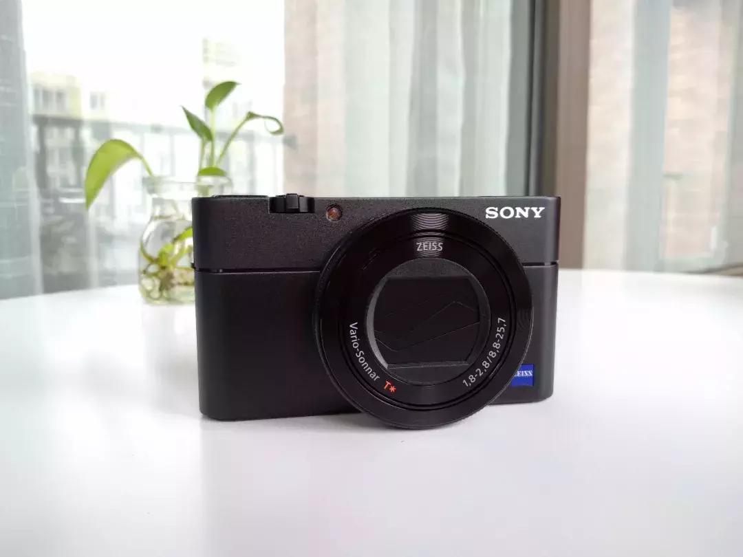 索尼黑卡rx100一代支持几倍变焦,索尼黑卡rx100m7现价2021