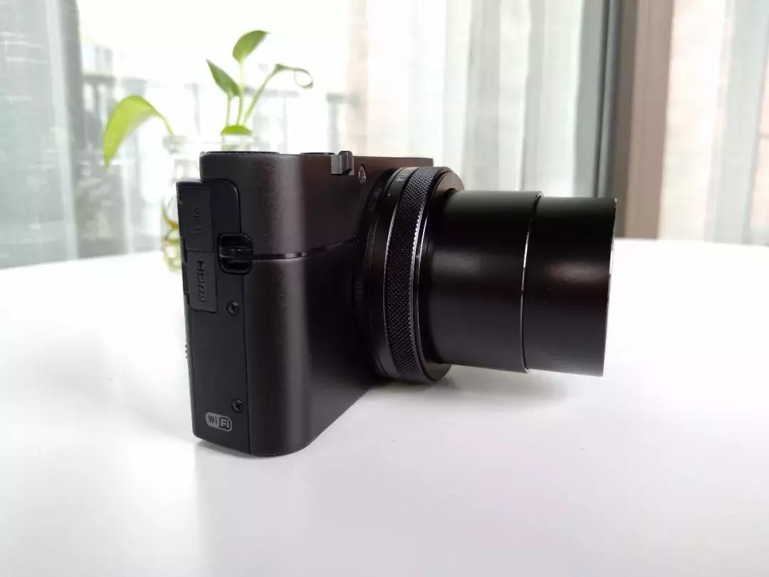 索尼黑卡rx100一代支持几倍变焦,索尼黑卡rx100m7现价2021