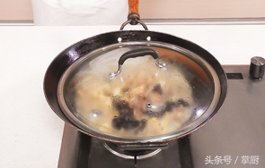 正宗的黄焖鸡做法，软嫩多汁，完爆各种姓氏黄焖鸡