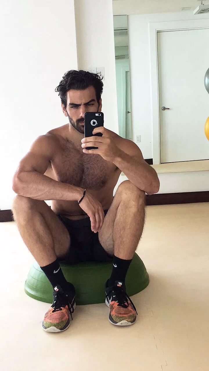 意外回春，老公NyleDiMarco登上新一期的《Gaytimes》封面！