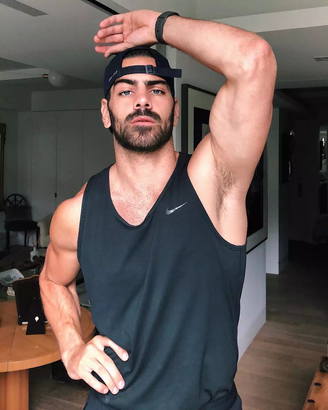 意外回春，老公NyleDiMarco登上新一期的《Gaytimes》封面！