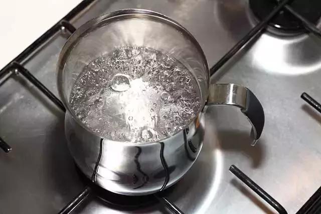 牛仔裤哪种情况需修色,四季裤穿什么颜色好看