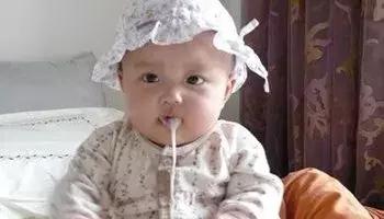 新生儿出现吐奶呛奶如何处理,新生儿漾奶吐奶怎么办