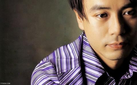 51岁歌神近照：唱过无数情歌的男人，早已胡子花白