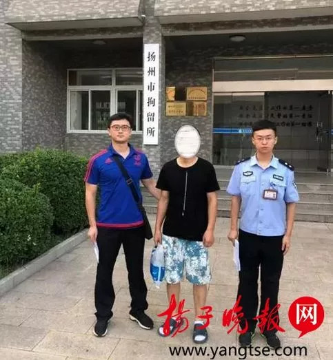 开车挖鼻屎被罚款,开车挖鼻屎被罚款扣分