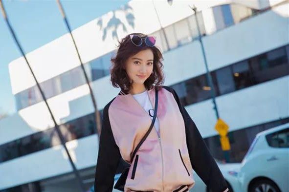 最火刘海女生显脸小适合大饼脸,一分钟就能搞定的发型显脸小