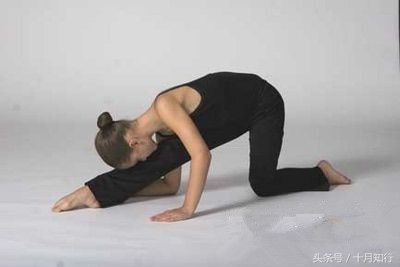 练劈竖叉和横叉的方法,练竖叉横叉的教程