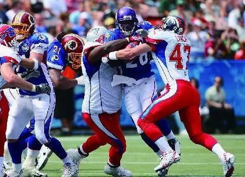 踢足球用英语说playingfootball,和老外说英语可以听懂吗