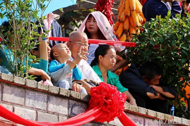 梯田叠嶂入云霄，稻谷飘香庆丰年，汉阴稻香旅游节在凤堰梯田启动
