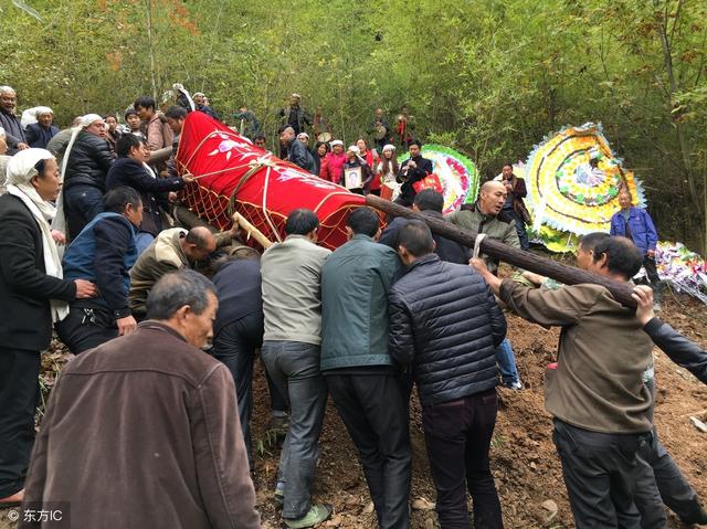 地空不葬坟天空不起屋是什么意思,天空不起屋地空不葬坟啥意思