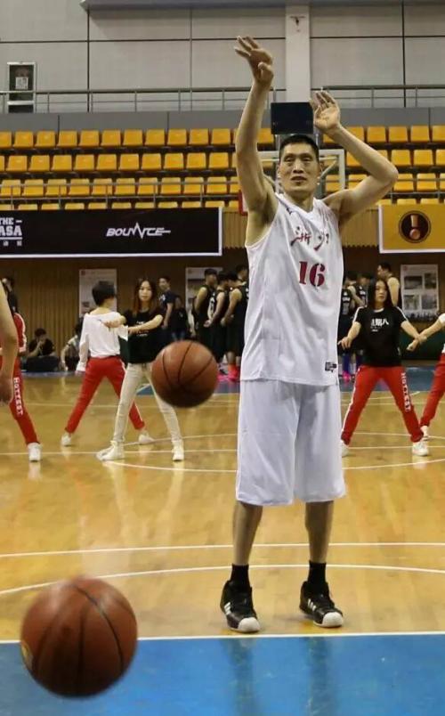 CBA历史十大中锋排名，第一不是姚明，现役只有“第一人”上榜