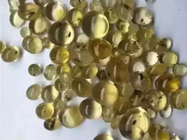 蜜蜡造假工厂：中国订单太多，锅炉都爆炸了！