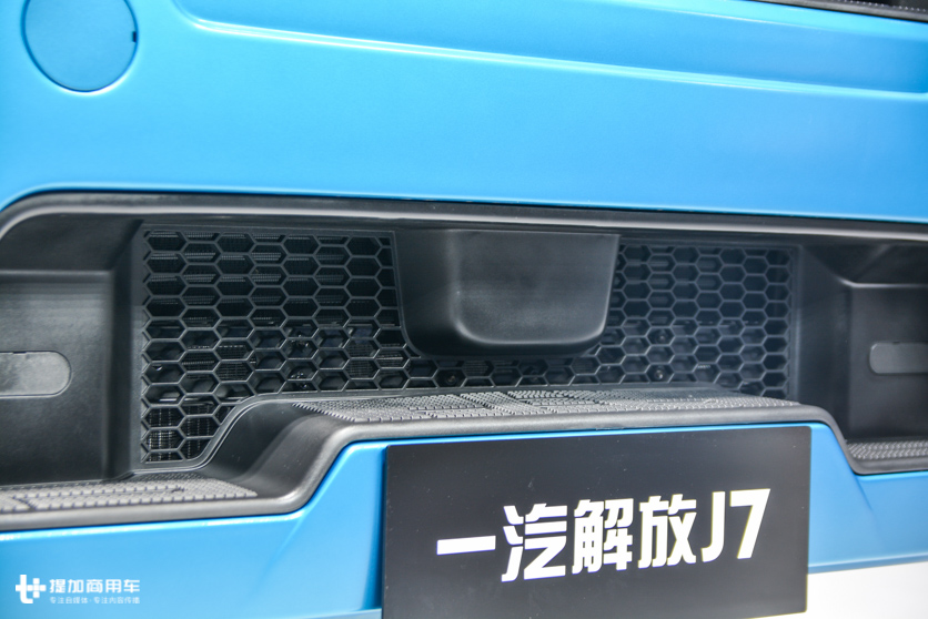9.6解放j7跟解放jh6哪个配置高,解放j7新款和j7老款区别