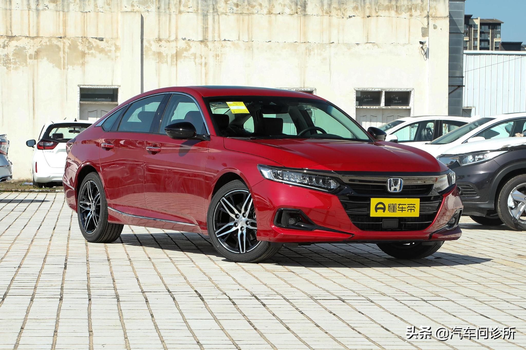 混动和纯电动汽车该如何选择,混动和纯电动汽车有什么区别
