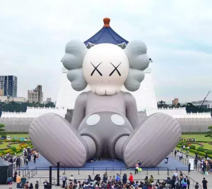 优衣库kaws值得买的图案,优衣库kaws为啥突然爆火