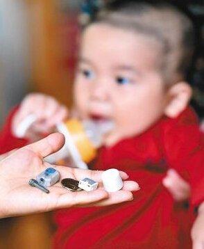 宝宝不小心吃了弹珠怎么办,4岁小孩吞下塑料弹珠能排出来吗