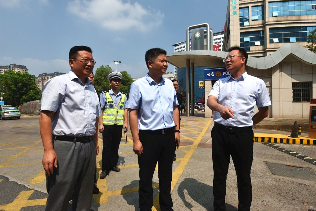 公安局主要领导督导检查交通,副区长调研督导道路交通安全工作